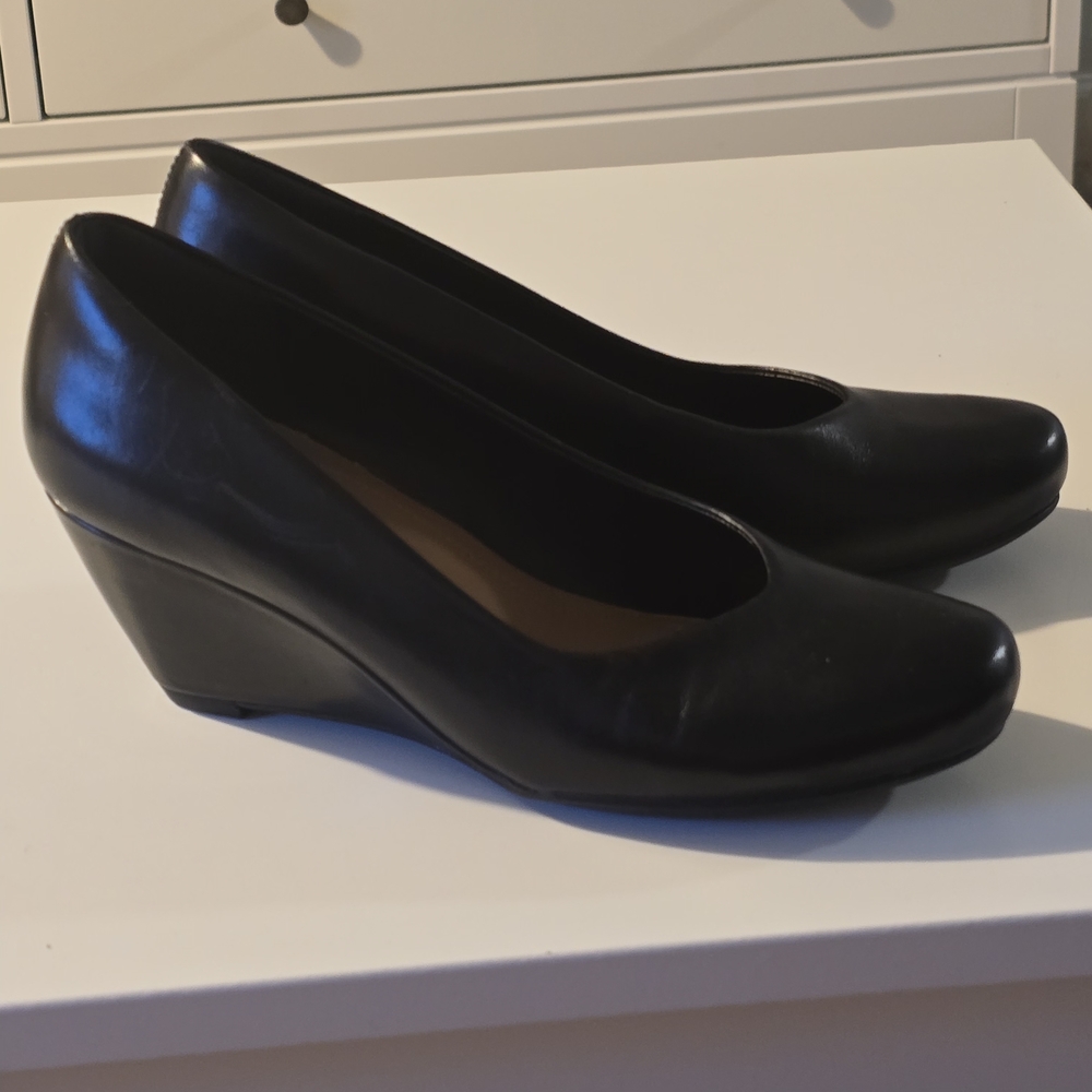 Clarks Black Wedge Leather Pump Size 8.5 - Picture 3 of 7